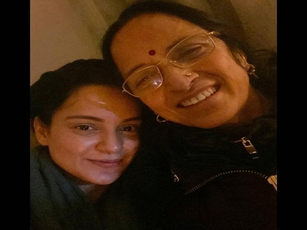 Actor Kangana Ranaut spends time with her mother Asha Ranaut (Image Source: Twitter)