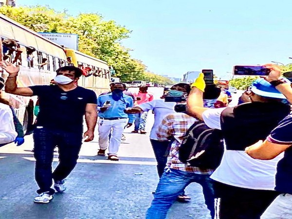 Actor Sonu Sood waving off special buses for mirgant labourers (Image Source: Twitter)