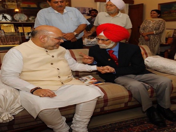 Union Home Minister Amit Shah with legendary hockey player Balbir Singh. (Photo/ Amit Shah Twitter)