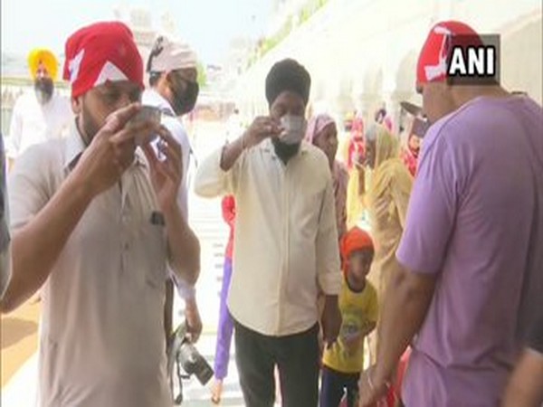 devotees gathered at Golden Temple on 