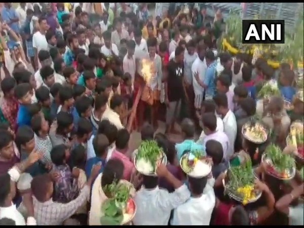 Social distancing norms flouted as crowd gather at village fair in Karnataka. 