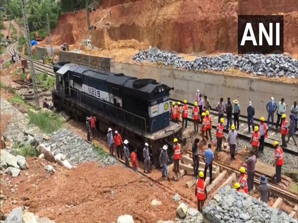 Shramik special train derails in Karnataka.  