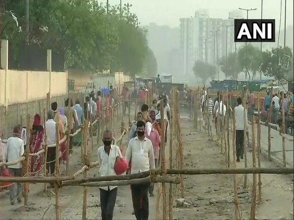 People queue up at Ghazipur market in Delhi.