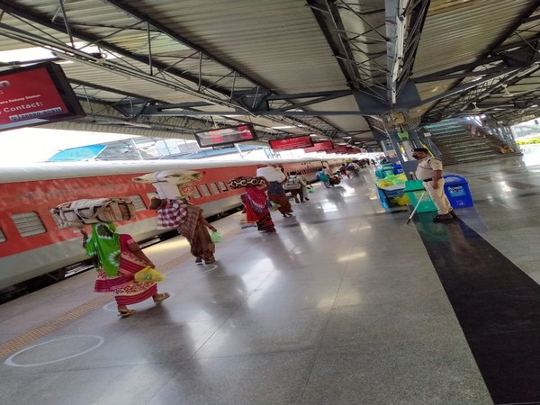 Migrant labourers boarding train bound for MP from Katra railway station. Photo/ANI