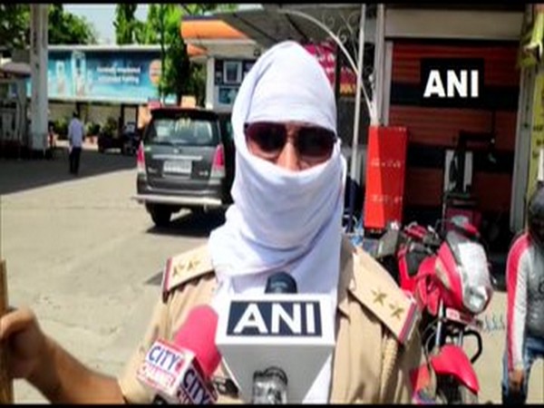 Chand Vir Aria, SI, Civil Lines speaks to ANI in Moradabad on Thursday [Photo/ANI]