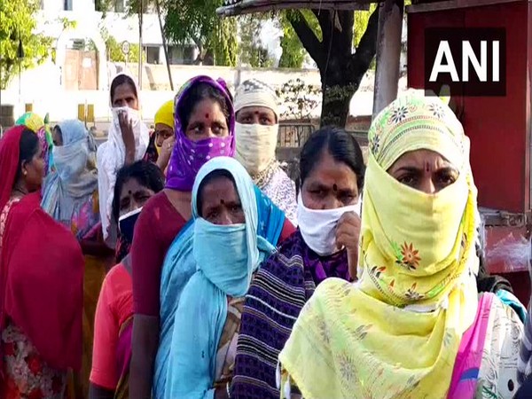 Residents of Jai Bhim Nagar and Town Hall areas staged a demonstration outside collector's officer in Aurangabad on Thursday. [Photo/ANI]