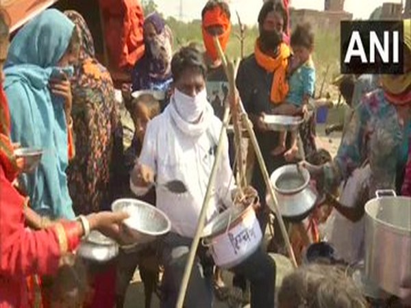 Migrant labourers stage protest with empty utensils in Punjab. 