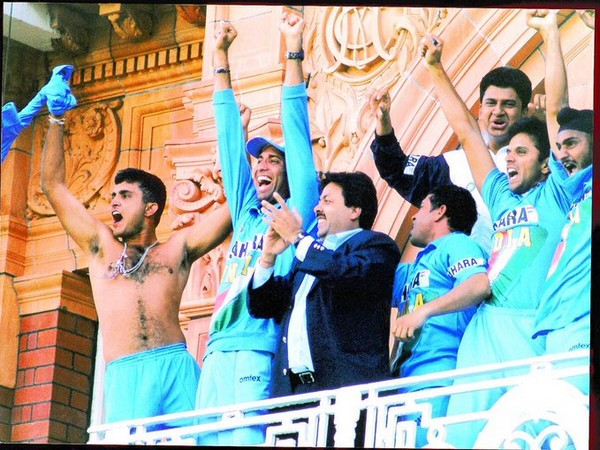 Sourav Ganguly celebrating the Natwest Trophy triumph. (Photo/ VVS Laxman Twitter)