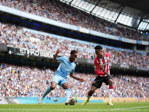 Southampton and Manchester City players in action (Photo: Twitter/Premier League)