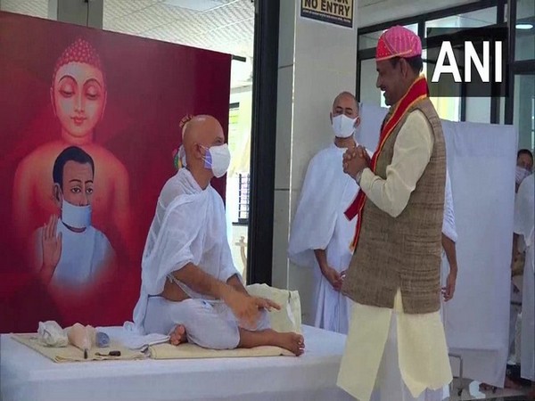 Lok Sabha Speaker Om Birla with Acharya Mahashraman in Bhilwara (Photo/ANI)