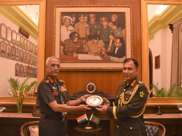 Indian Army Chief General MM Naravane and Bangladesh Army's Lieutenant General Mohammad Saiful Alam, Quarter Master General at South Block in New Delhi. Photo Courtesy: Twitter/adgpi