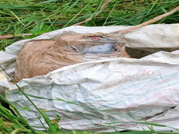 Improvised explosive device (IED) was recovered between Tragpora and Ladoora. 