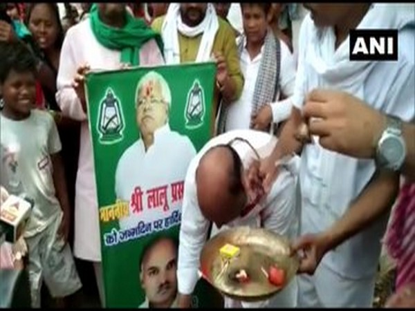 COVID-19 social distancing norms flouted by people at RJD's food distribution programme in Patna on Thursday. Photo/ANI