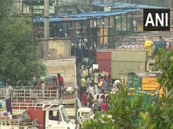 A visual from outside Azadpur wholesale market of Friday morning. [Photo/ANI]