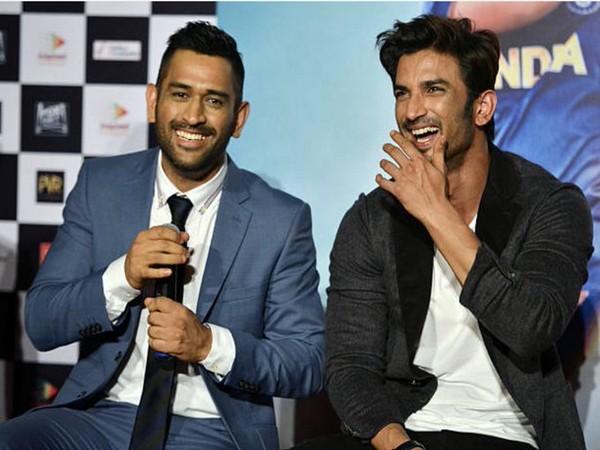 Sushant Singh Rajput with MS Dhoni (Photo/ Ravi Shastri Twitter)