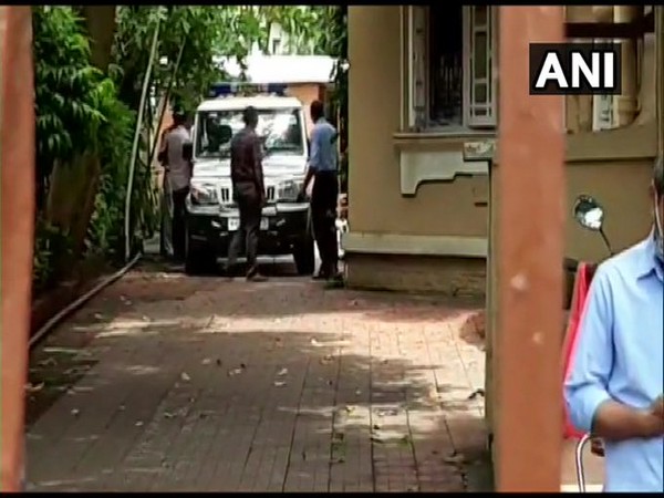 Forensic team arrives at Sushant Singh Rajput's Bandra house (Photo/ANI)