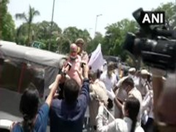 Delhi Police detain 10 SJM members protesting outside Chinese Embassy. Photo/ANI 