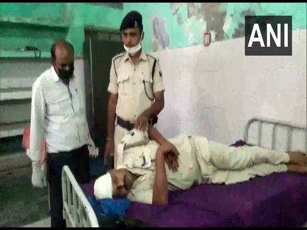 Visual of injured police team member getting treatment in East Champaran, Bihar (Photo/ANI)