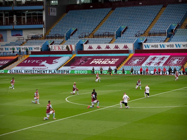 Players from both clubs kneeling down to extend support for Black Lives Matter movement (Photo/ Aston Villa Twitter) 