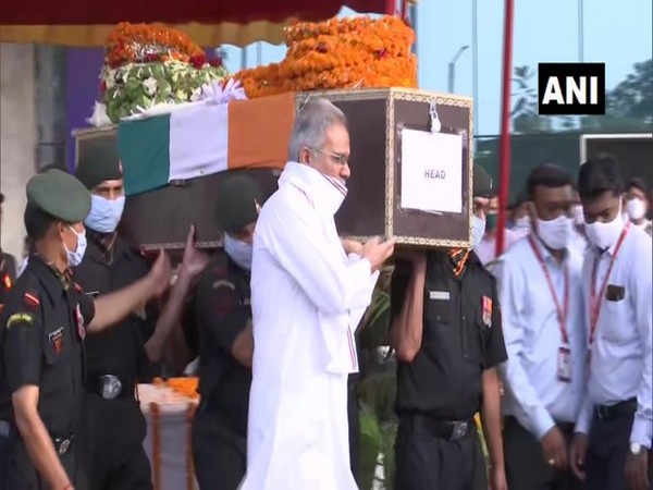 The wreath-laying ceremony of Ganesh Ram Kunjam was performed in Raipur on Thursday.