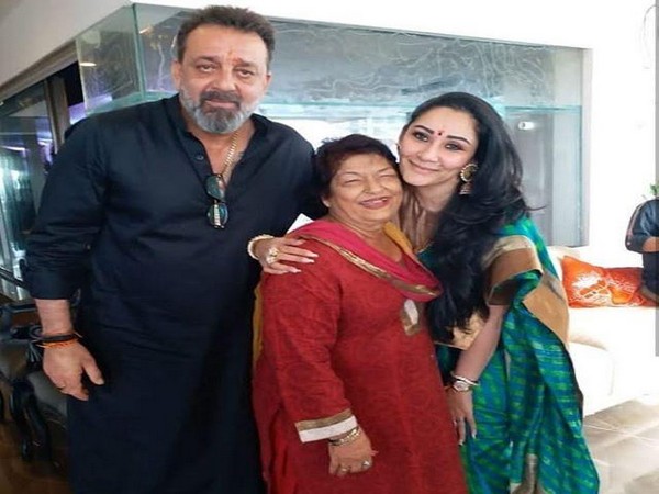 Sanjay Dutt and Manyata Dutt with Saroj Khan