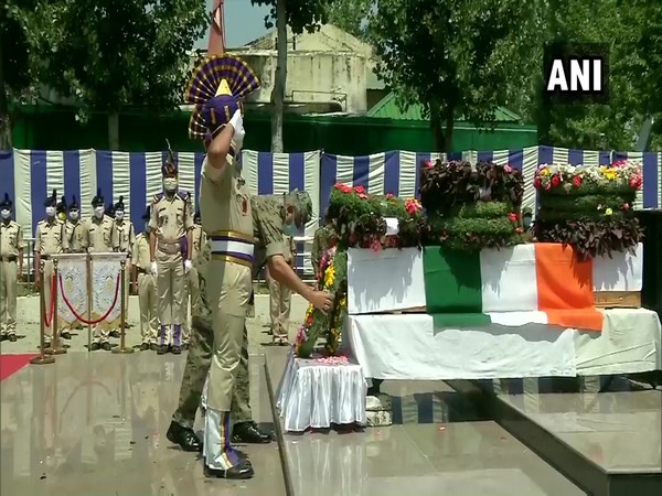 Tributes being offered to the CRPF jawan who lost his life in an encounter in Malbagh, Srinagar. [Photo/ANI]