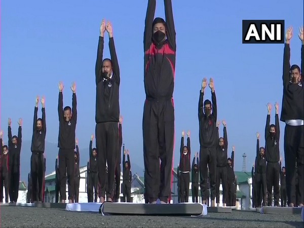 Jawans in Srinagar practice Yoga 