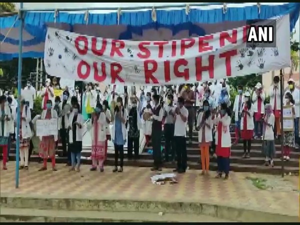 Students of Jagadguru Jayadeva Murugarajendra Medical College (JJMMC) after not being paid stipend for months. Photo/ANI