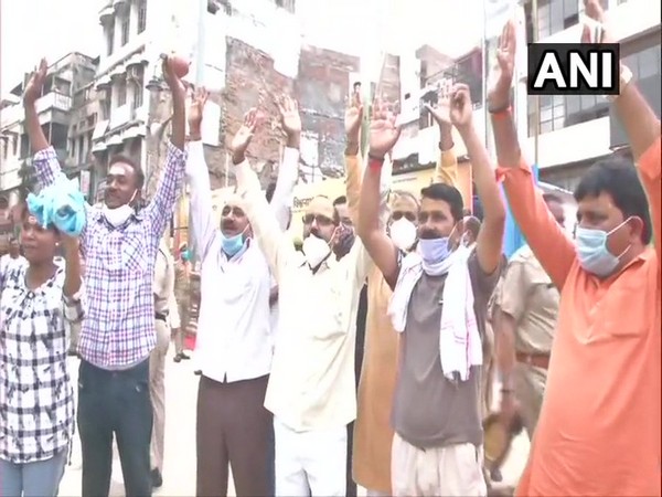 Varanasi: Devotees gather at Kashi Vishwanath Temple on the second Monday of 'sawan' month today. [Photo/ANI]
