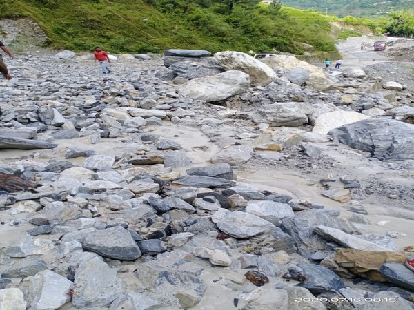 Boulders blocking the Badrinath Highway (Photo/ANI)