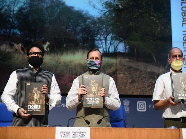 Environment Minister Prakash Javadekar and MoS Babul Supriyo release report of Tiger Census and a poster on Small Wild Cats of India on eve of Global Tiger Day. [Photo/ANI]