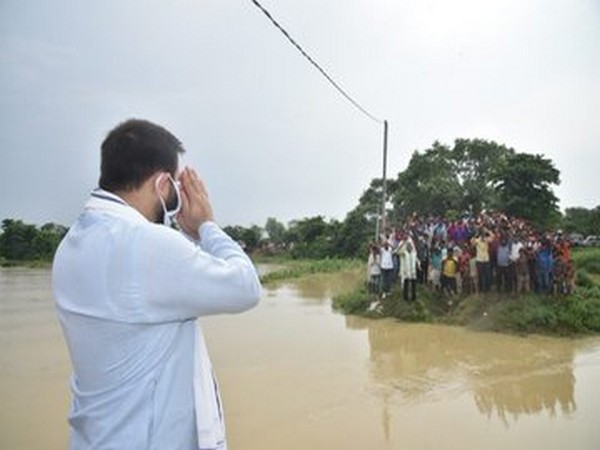Tejashwi Yadav visits flood affected area in Bihar. [Photo/Twitter]