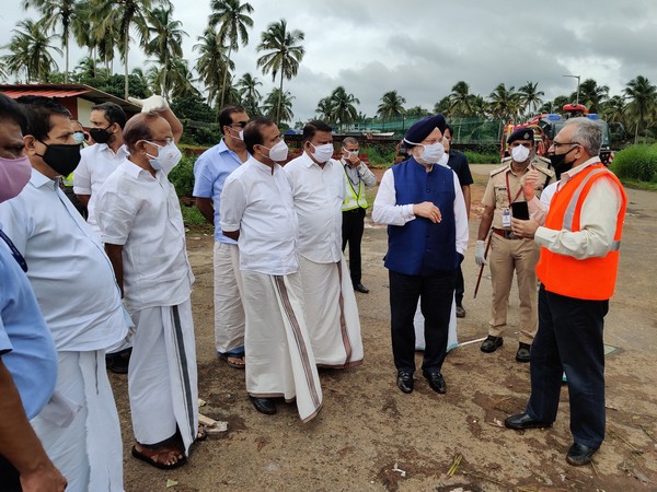 Civil Aviation Minister, Hardeep Singh Puri visited the crash site of Air India Express Flight IX-1344 in Kozhikode on Saturday [Source: Twitter]