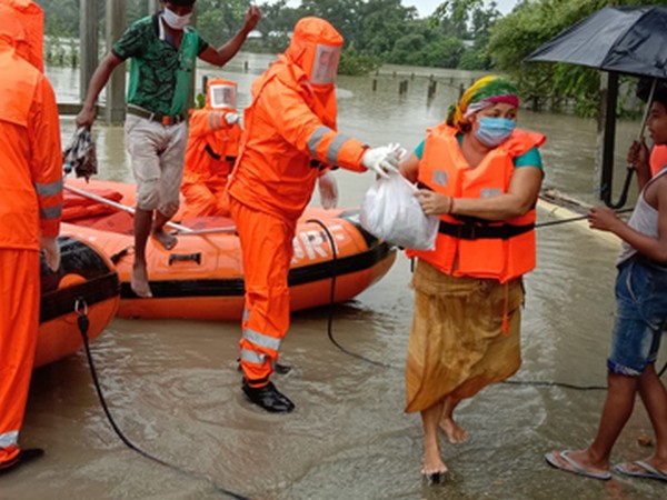 1st Battalion of NDRF evacuated villagers from flood-affected Gaurang Char village in Kokrajhar (Photo/NDRF)