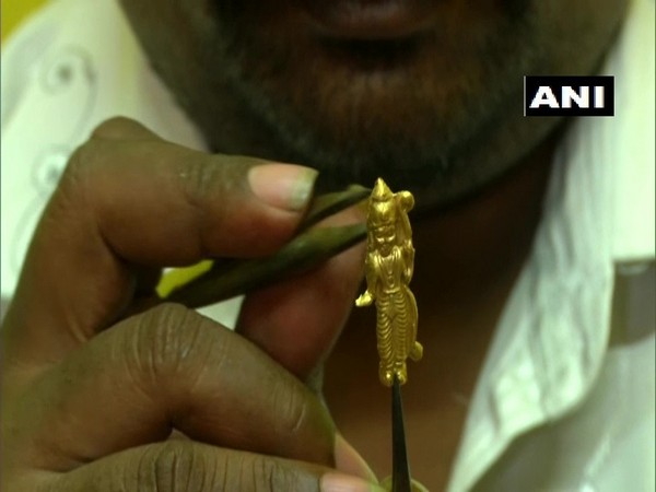 Mariappan, a miniature artist from Coimbatore sculpted a 1-inch figure of Lord Ram to commemorate the 'historical day'.