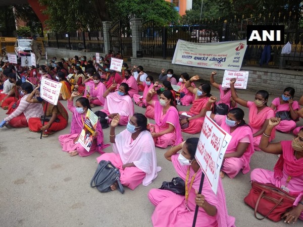 Protesting ASHA workers in Bengaluru [Photo/ANI]