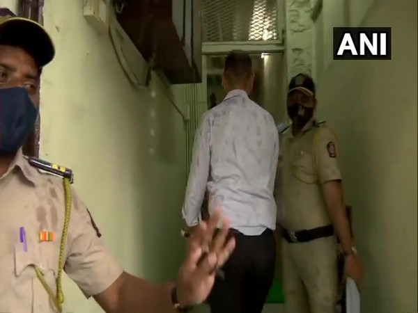CBI officials arrive at Bandra Police Station on Friday. (Photo/ANI)