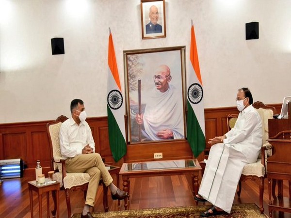 The outgoing Election Commissioner Ashok Lavasa (left), Vice President M Venkaiah Naidu (right) (Photo/Twitter/Vice President of India)