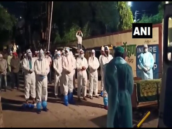 The late poet's family members read the prayers while wearing PPE kits following which he was buried under the watch of the district administration and police.