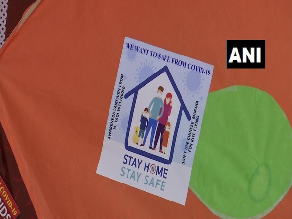 Kites with messages of staying safe from COVID-19 made by kite-maker Mohammad Taqi in Delhi. [Photo/ANI]