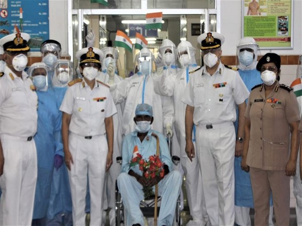 A 98-yr-old war veteran Sepoy Ramu Laxman Sakpal (Retd) recovers from COVID19. [Photo/ANI]