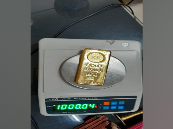 1 kg gold bar seized by Customs at Amritsar Airport on Wednesday (Photo/ANI)