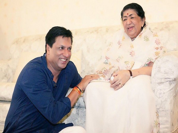 Picture shared by Lata Mangeshkar (Image courtesy: Twitter)