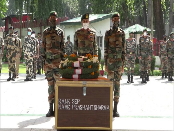 Lieutenant General BS Raju, Chinar Corps Commander, and all ranks paid homage to the Sepoy. . 
