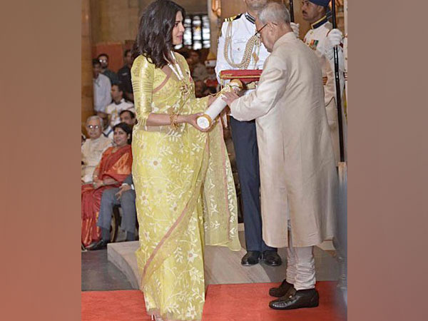 Actor Priyanka Chopra Jonas with late President Priyanka Chopra mourns demise of former Indian President Pranab Mukherjee (Image Source: Twitter)