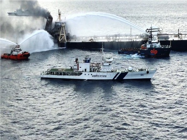 Indian Coast Guard helping Sri Lankan to douse the fire onboard oil tanker MT New Diamond. (Photo credit: ICG twitter)