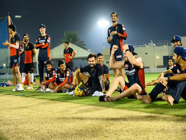 Virat Kohli along with his RCBteam mates (Photo/ Virat Kohli Twitter)