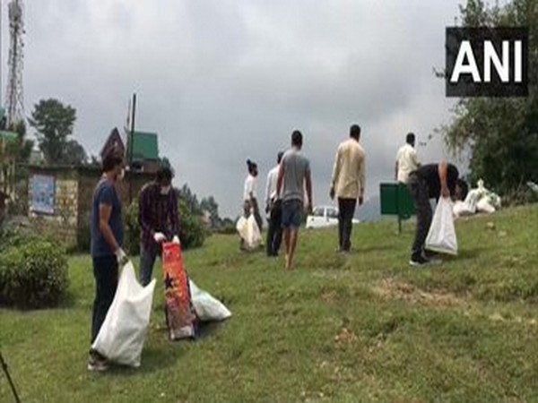 Dhauladhar cleaners collecting garbage in Himachal Pradesh's Dharamshala (Photo/ANI)