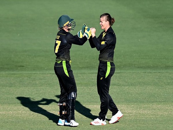 Australia's Jess Jonassen and keeper Alyssa Healy celebrate a fall of wicket against New Zealand (Photo/ ICC Twitter)