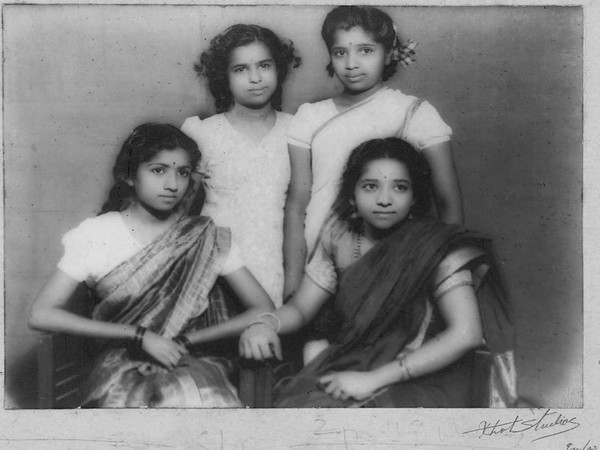Childhood picture of Lata Mangeshkar, Asha Bhosle, Meena Khadikar and Usha Mangeshkar ( Image Source: Twitter)